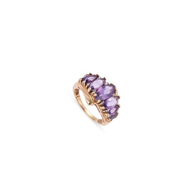 Lot 720 - A 9 CARAT GOLD AMETHYST RING