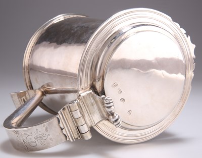 Lot 1472 - A JAMES II SILVER TANKARD