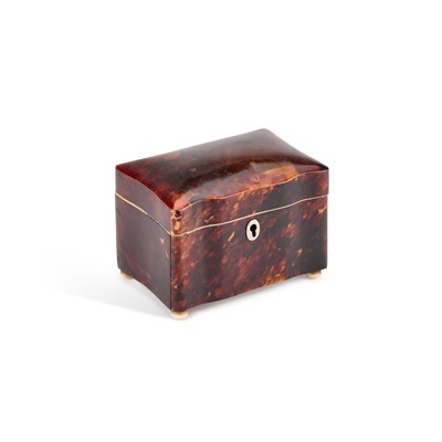 Lot 213 - A 19TH CENTURY TORTOISESHELL TEA CADDY