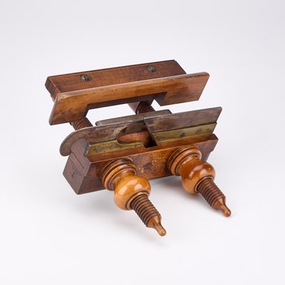 Lot 146 - AN EARLY 20TH CENTURY WOODEN PLOW PLANE, BY VARVILL & SONS, YORK