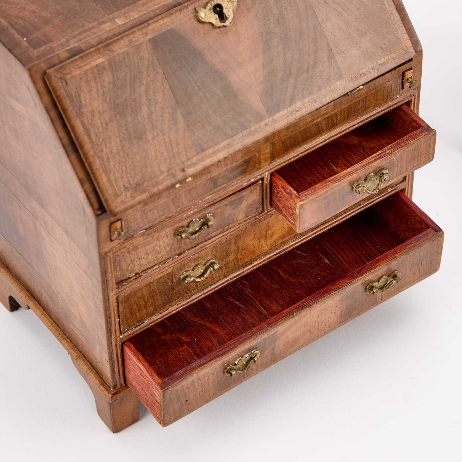 Lot 123 SIX PIECES OF MINIATURE FURNITURE