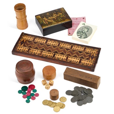 Lot 225 - A GROUP OF TREEN GAMES ITEMS