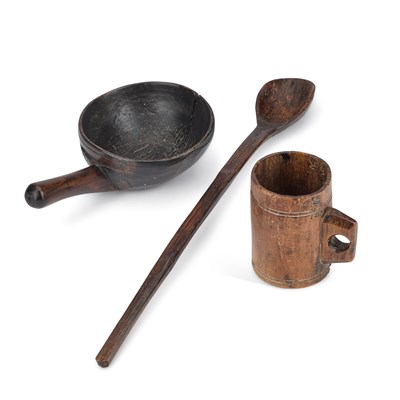 Lot 17 - A VICTORIAN TREEN GRAIN MEASURE