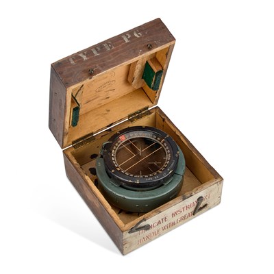 Lot 763 - A SECOND WORLD WAR RAF TYPE P-8 AIRCRAFT COMPASS