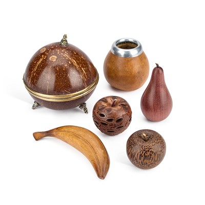 Lot 73 - A 19TH CENTURY COCONUT BOX