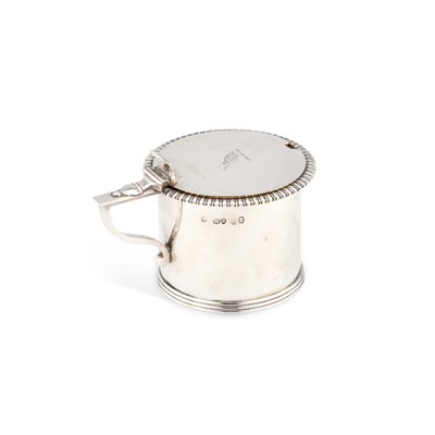 Lot 534 - A GEORGE IV SILVER MUSTARD POT