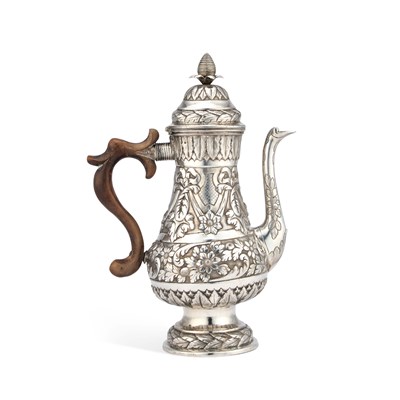 Lot 400 - AN 18TH CENTURY MALTESE SILVER COFFEE POT