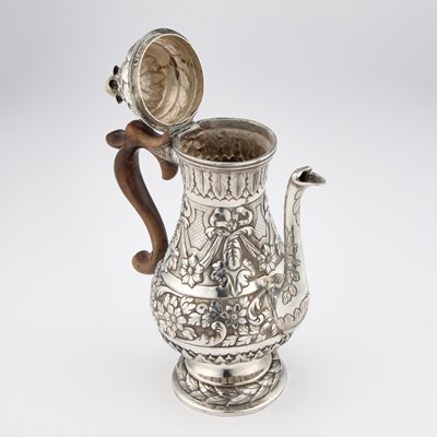 Lot 400 - AN 18TH CENTURY MALTESE SILVER COFFEE POT