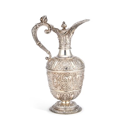 Lot 538 - A VICTORIAN SILVER CLARET JUG