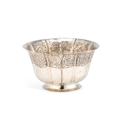 Lot 356 - A MID-18TH CENTURY RUSSIAN SILVER BOWL