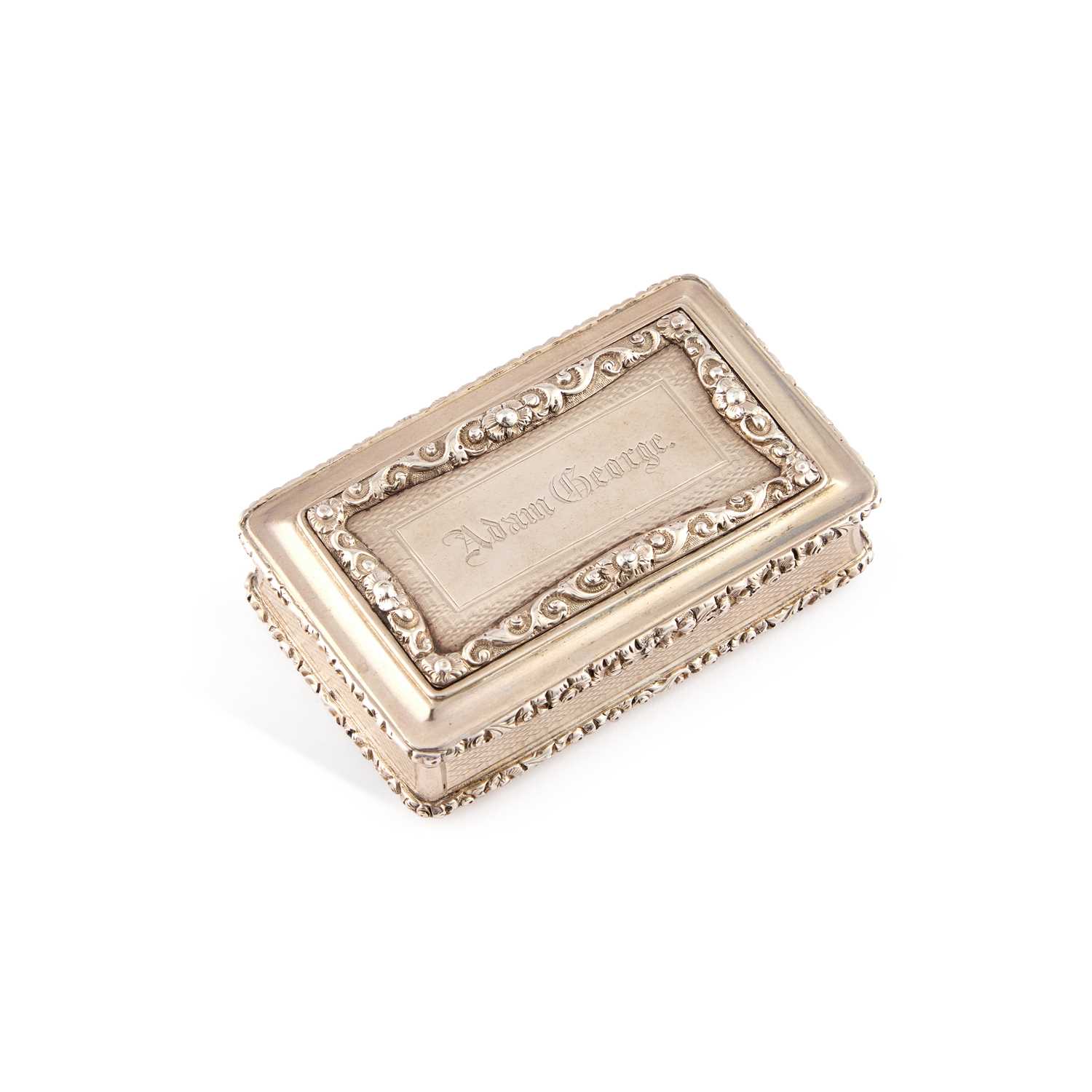 Lot 453 - A VICTORIAN SILVER SNUFF BOX