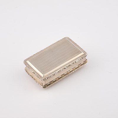 Lot 453 - A VICTORIAN SILVER SNUFF BOX