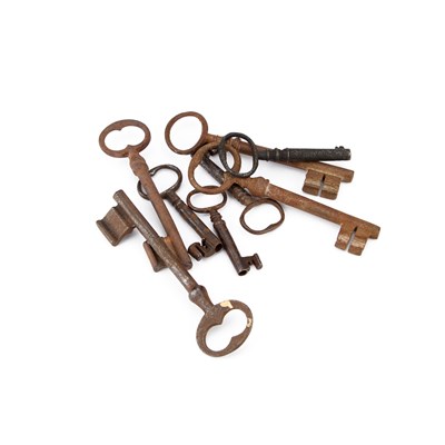 Lot 32 - A GROUP OF ANTIQUE KEYS