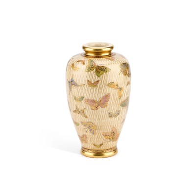 Lot 71 - A JAPANESE SATSUMA VASE BY HIZAN