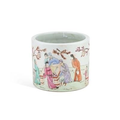 Lot 156 - A CHINESE FAMILLE ROSE PORCELAIN BRUSHPOT, BITONG