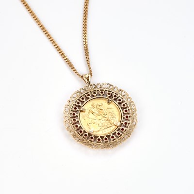 Lot 405 - A VICTORIA 1900 FULL SOVERIEGN 9 CARAT GOLD PENDANT NECKLACE
