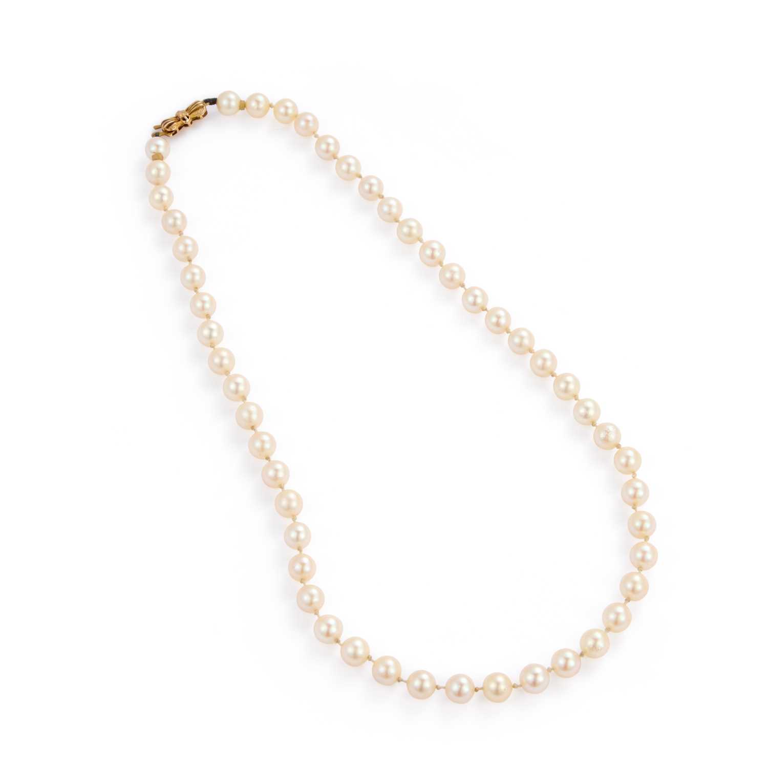 Lot 689 - A CULTURED PEARL NECKLACE