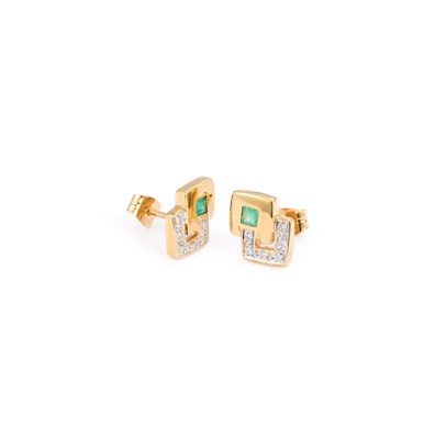 Lot 466 - A PAIR OF 18 CARAT GOLD EMERALD AND DIAMOND STUD EARRINGS