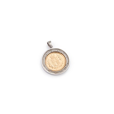 Lot 453 - A ROYAL MINT LIMITED EDITION ELIZABETH II 2002 GOLDEN JUBILEE HALF SOVEREIGN PENDANT