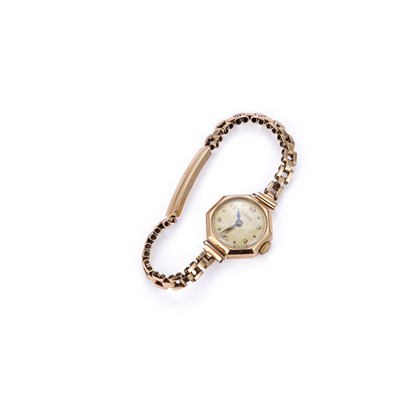 Lot 224 - A LADY'S 9CT GOLD VISIBLE BRACELET WATCH