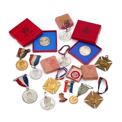 Lot 2 - A COLLECTION OF ROYAL COMMEMORATIVE MEDALLIONS