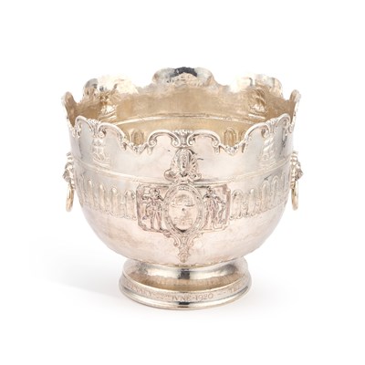 Lot 253 - A LARGE GEORGE V SILVER PUNCH BOWL