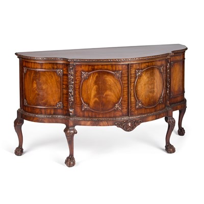 Lot 922 - A GEORGE III STYLE MAHOGANY SIDE CABINET