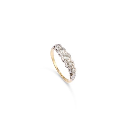 Lot 573 - A FIVE STONE DIAMOND RING