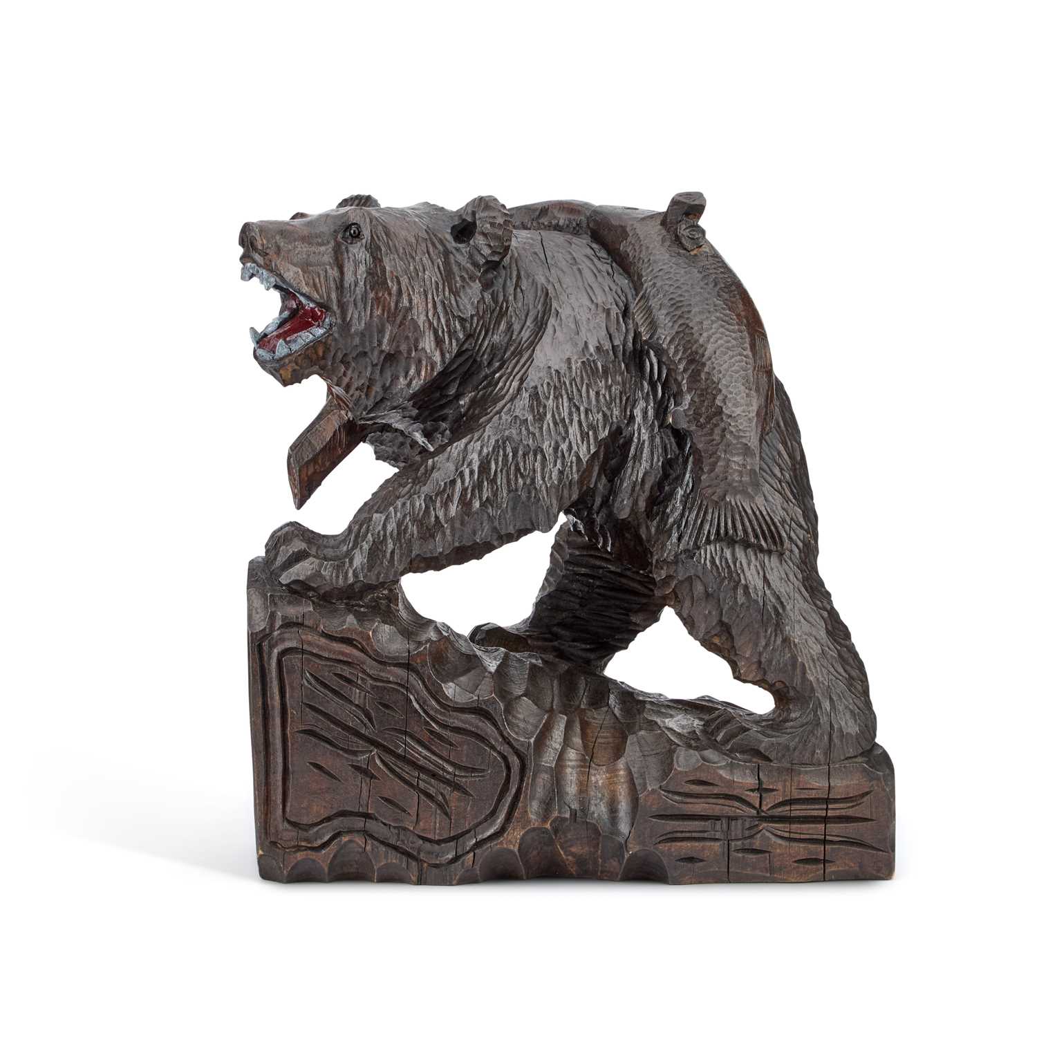 Lot 806 - A LARGE BLACK FOREST CARVING OF A BEAR