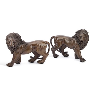 Lot 606 - A PAIR OF 20TH CENTURY EUROPEAN SCHOOL BRONZE LIONS