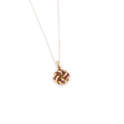 Lot 528 - A 9 CARAT GOLD RUBY PENDANT ON CHAIN