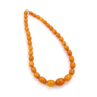 Lot 561 - A GRADUATED BUTTERSCOTCH AMBER BEAD NECKLACE