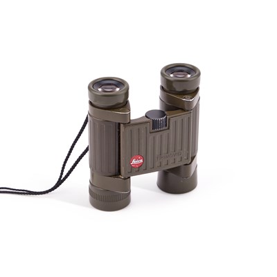 Lot 602 - A PAIR OF LEICA TRINOVID 8X20 BCA BINOCULARS