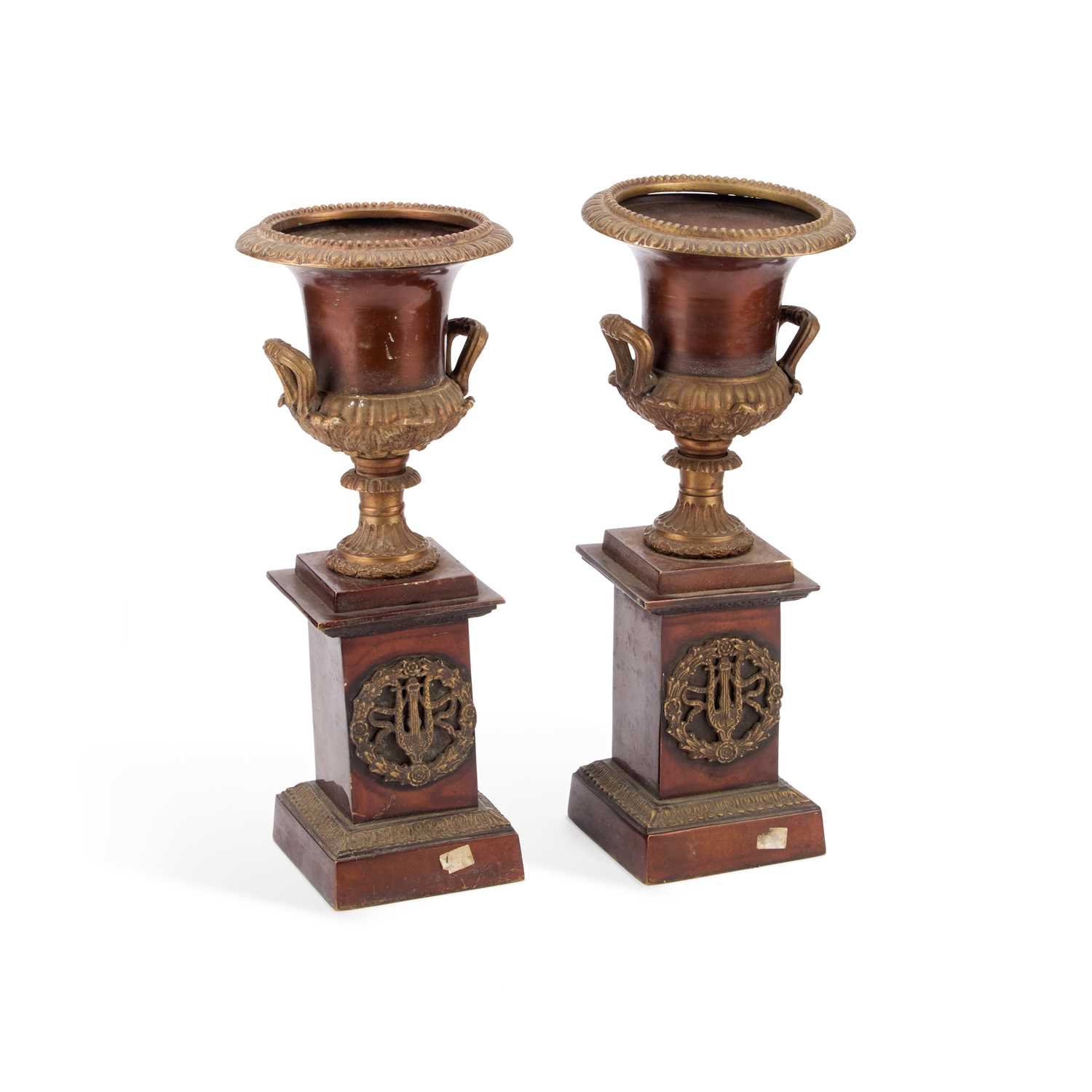 Lot 772 - A PAIR OF 19TH CENTURY FRENCH LOUIS PHILIPPE NEOCLASSICAL STYLE MEDICI MANTEL URNS