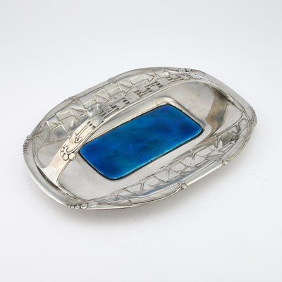 Lot 92 - ARCHIBALD KNOX (1864-1933) FOR LIBERTY & CO, A TUDRIC PEWTER AND ENAMEL CAKE BASKET