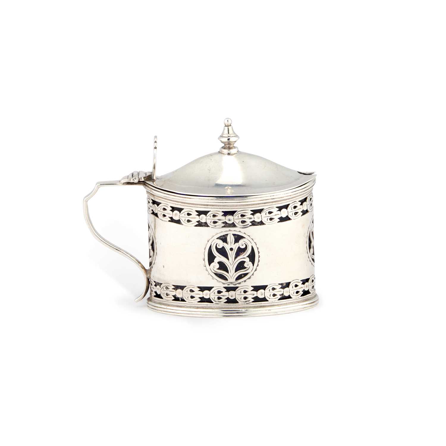 Lot 507 - A GEORGE III SILVER MUSTARD POT