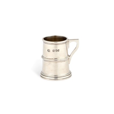 Lot 171 - AN EDWARDIAN MINIATURE SILVER MUG