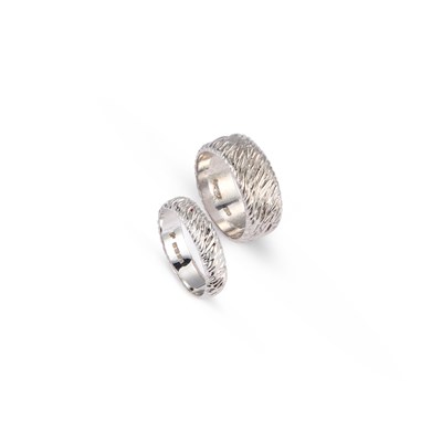 Lot 420 - KUTCHINSKY, A PAIR 18 CARAT WHITE GOLD TEXTURED WEDDING RINGS