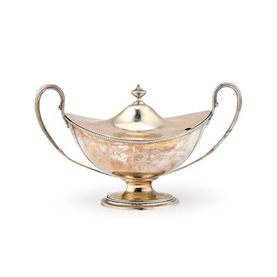 Lot 319 - A GEORGE III SILVER SAUCE TUREEN