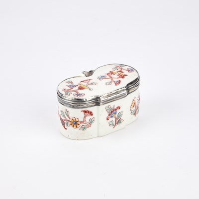 Lot 359 - A SILVER-MOUNTED ST. CLOUD PORCELAIN SNUFF BOX, CIRCA 1740