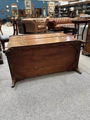 Lot 915 - A GEORGE III MAHOGANY SECRETAIRE CHEST OF DRAWERS