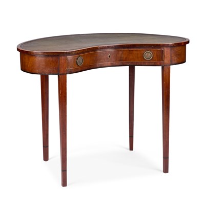 Lot 980 - A 19TH CENTURY MAHOGANY RENIFORM WRITING DESK