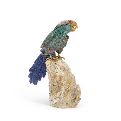 Lot 259 - A 20TH CENTURY CARVED HARDSTONE MODEL OF A BIRD PERCHED ON A ROCK