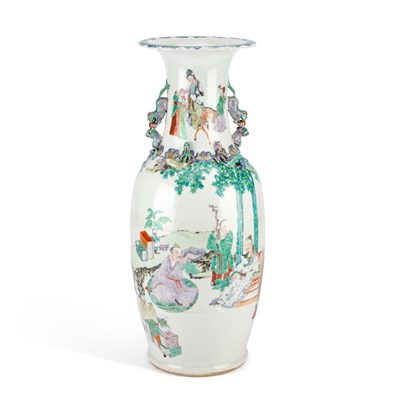 Lot 57 - A LARGE 19TH CENTURY CHINESE PORCELAIN VASE