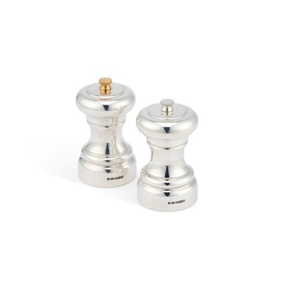 Lot 138 - A PAIR OF ELIZABETH II SILVER SALT AND PEPPER GRINDERS
