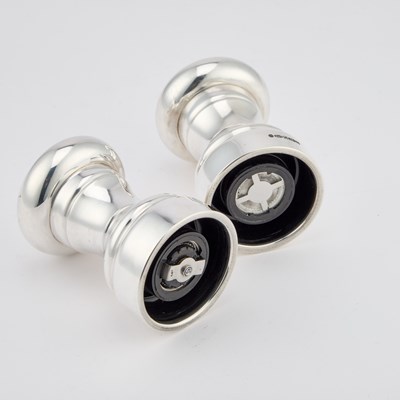 Lot 138 - A PAIR OF ELIZABETH II SILVER SALT AND PEPPER GRINDERS