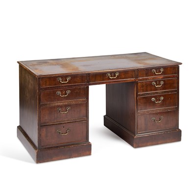 Lot 765 - AN EARLY 20TH CENTURY MAHOGANY PARTNER'S DESK