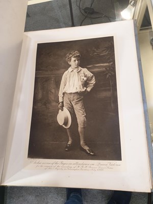 Lot 4 - ARCHIE GORDON (1884-1909)