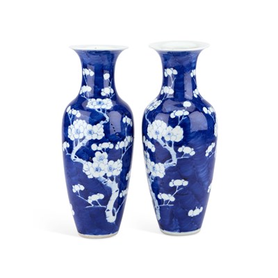 Lot 137 - A PAIR OF CHINESE BLUE AND WHITE VASES