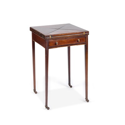 Lot 982 - AN EDWARDIAN INLAID MAHOGANY ENVELOPE CARD TABLE